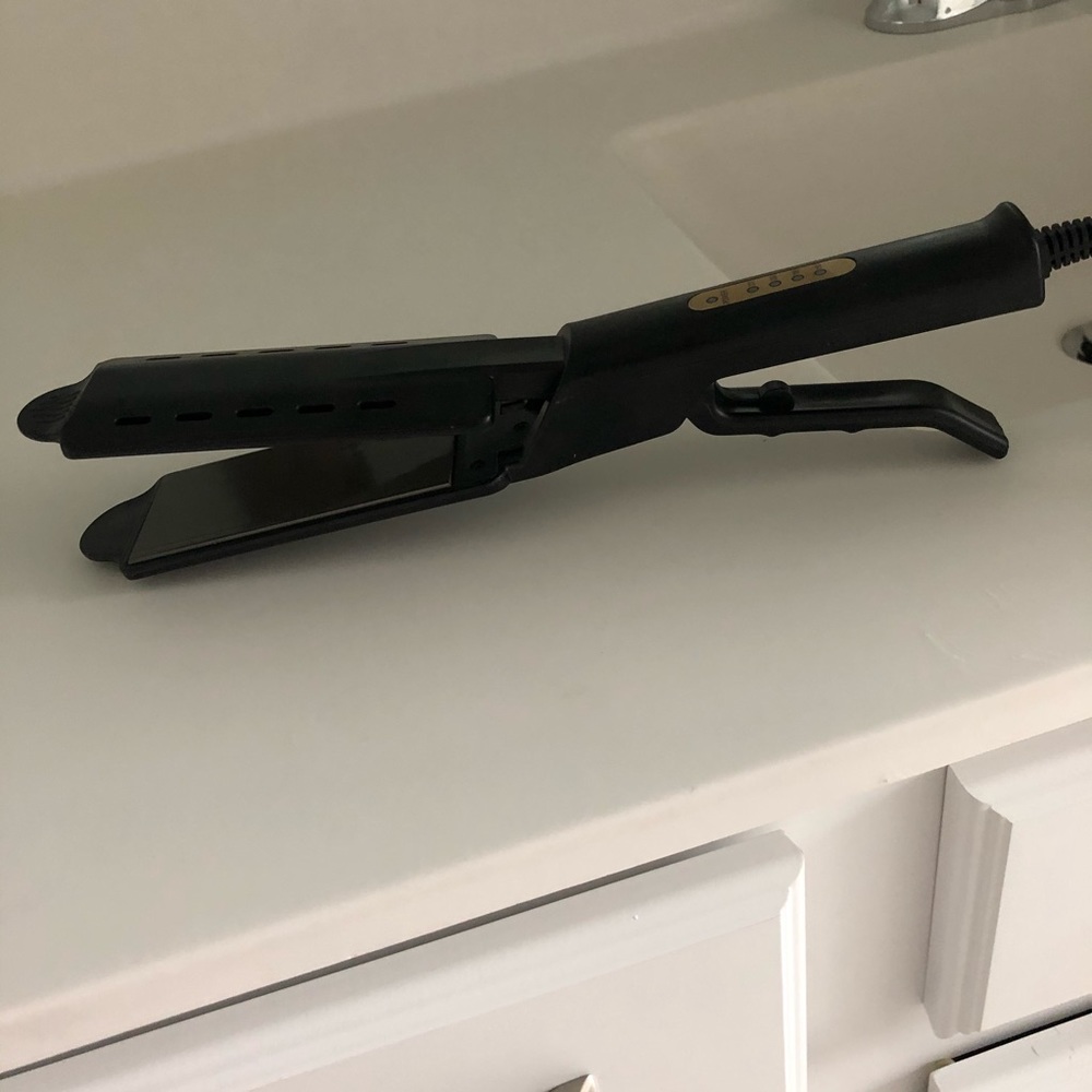 NWOT black flatiron